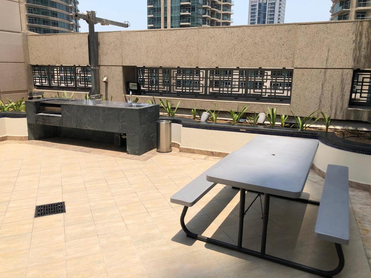 Ultimate Stay / 4 Beds / Burj Khalifa View Dubai Exteriör bild